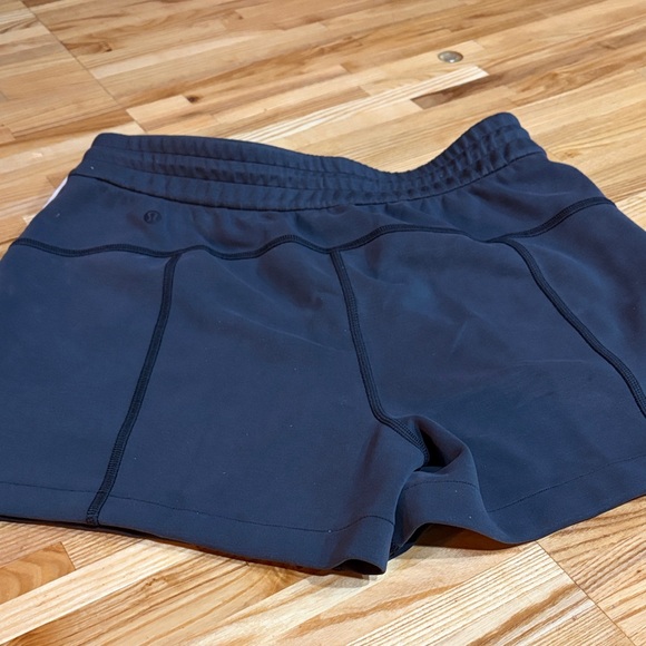 Lululemon Women's Black Softstreme High-Rise Shorts - 4” - Picture 2 of 5